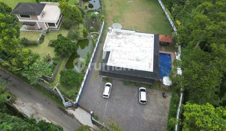 Fully Furnished Villa in Puncak Bogor with Strategic Access to Large Buses Fully Furnished Villa in Puncak Bogor with Strategic Access to Large Buses