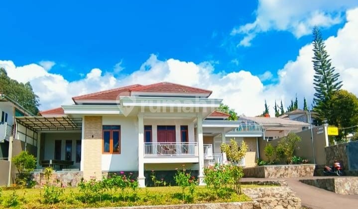 Villa Puncak, Brand New Fully Furnished, Strategically Located Near Safari.