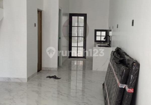 Rumah bangunan baru 2 Lantai luas 100 di Harapan Indah 1, Bekasi 2