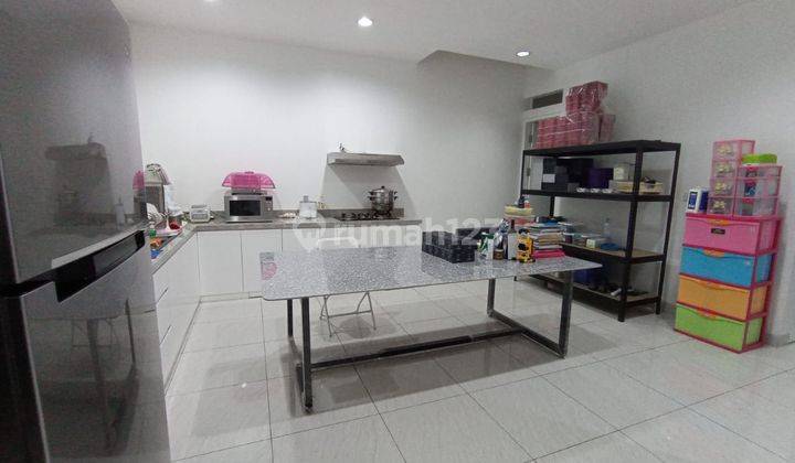 Rumah 2 1/2 Lantai Semi Furnished Full Renovasi Dijgc Cakung 2