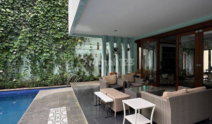 For Sale Pejaten Barat

modern Tropical House

 1