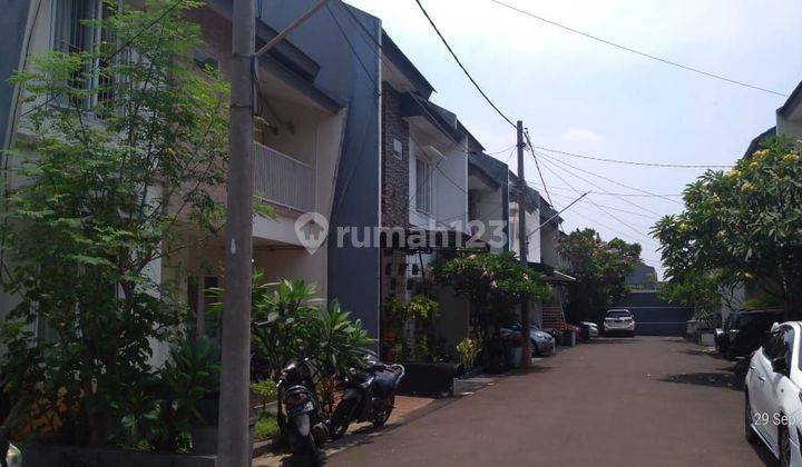 Rumah Dijual Di Cireundeu Dalam Cluster Lokasi Strategis Dekat MRT Lebak Bulus

 1