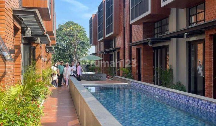 Rumah Dijual Brand New Siap Huni Di Kemang Fasilitas Kolam Renang

 1