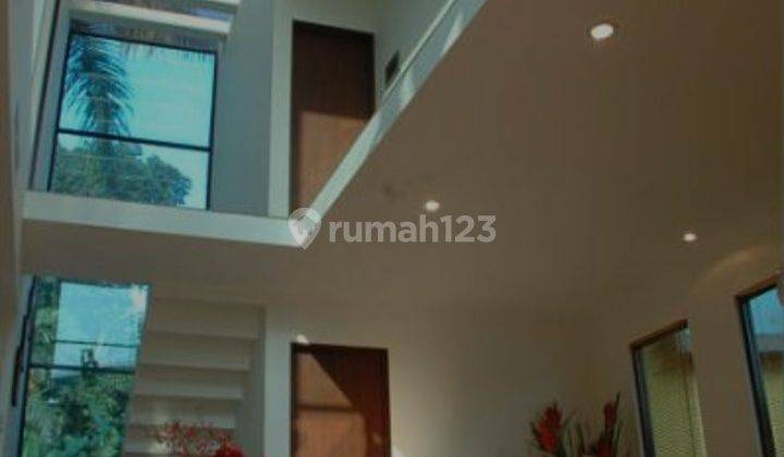 Rumah Dijual Siap Huni Dalam Cluster Di Kemang Fasilitas Private Pool Dan Full Furnished

 2