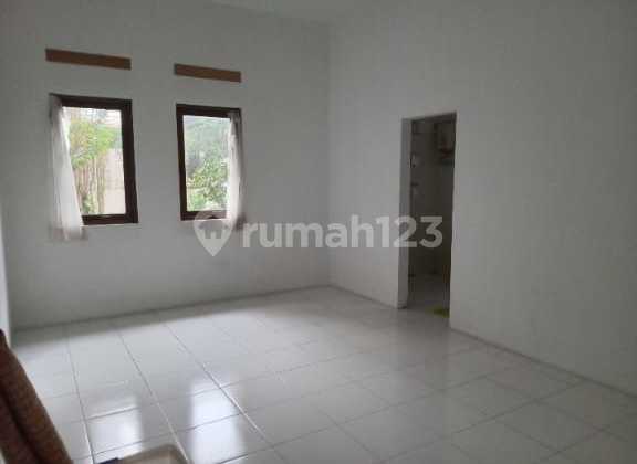 Rumah Ngantong Di Sayap Pajajaran