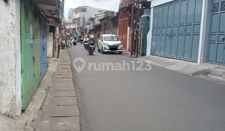 strategic house in Jembatan Lima near Glodok