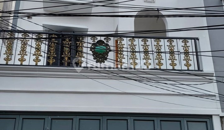 strategic house in Jembatan Lima near Glodok