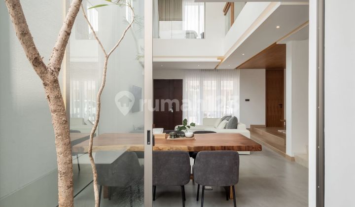 Dijual Rumah Super Cantik Dan Nyaman Lokasi Strategis Siap Huni Konsep Hunian Modern Rumah Lainnya di Cipondoh