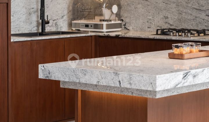 For Sale Super Beautiful and Comfortable House Strategic Location Ready to Live Modern Living Concept Other Houses in Cipondoh 2