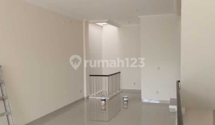 For Rent: Boulevard-Facing Shop House in Green Lake City, Busy Location, Petir 67.0 m² Unfurnished.