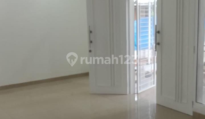 For Sale: Comfortable and Large House in Golf Lake Residence Cluster Atlantic, West Jakarta. Good House with Certificate of Ownership in Cengkareng. 2