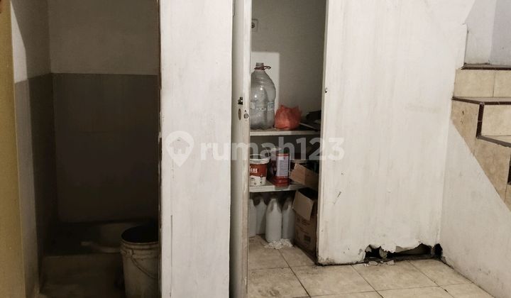 Strategic Ruko in Poris Indah Facing a Busy Main Road... Definitely Many Buyers. 2