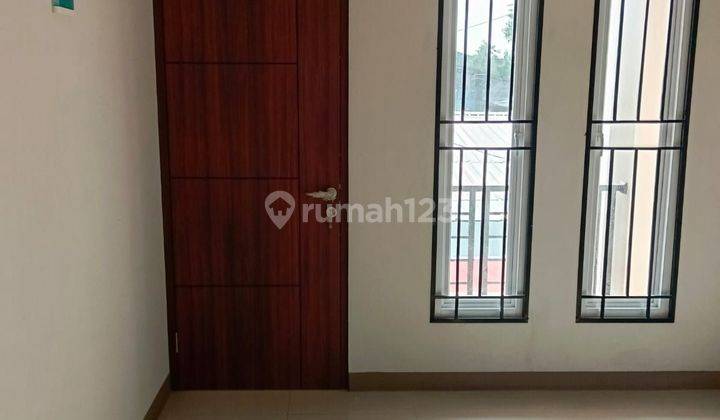 Rumah 2 Lantai Cantik Menawan Bumi Semanan Indah Sytem Townhouse Nyaman Dan Indah 2