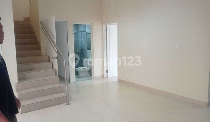 For Sale Green Lake House Ready to Live Comfortable Environment