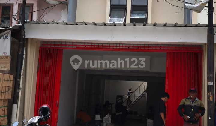 Poris Indah Strategic Ruko with Heavy Traffic on Main Road