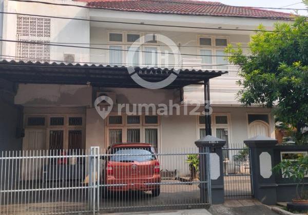 For Sale 2-Story Spacious House with Hook Position in Kelapa Gading, Jakarta
