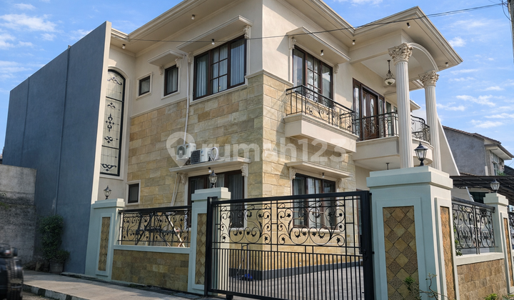 Dijual Rumah Luas Cantik 2 Lantai Posisi Hook Selangkah ke Mall di Bintaro Tangerang 1