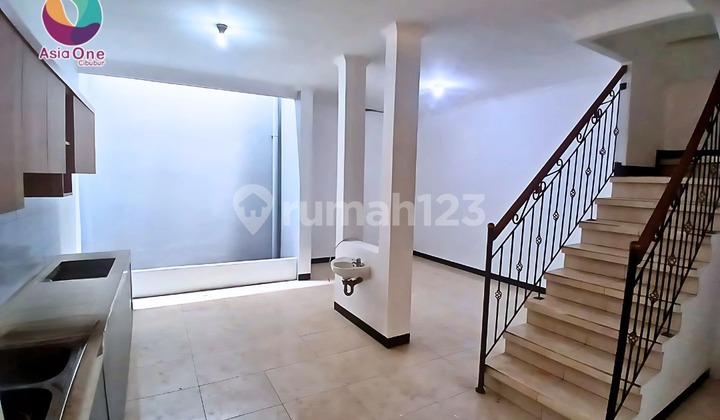 Quick Sale 2-Story House in Legenda Wisata Cibubur Quick Sale 2-Story House in Legenda Wisata Cibubur