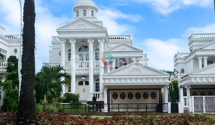 For Sale Spacious and Luxurious House in Cibubur For Sale Spacious and Luxurious House in Cibubur