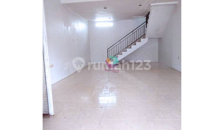 Neat Shop House Ready to Use in the Most Crowded & Strategic Location 2