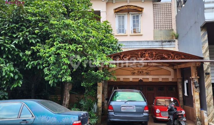 Rumah Semi Furnished Raffles Hills, Jakarta Timur Rumah Semi Furnished Raffles Hills, Jakarta Timur