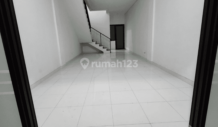 Ruko 3 Lantai di Raffles Hills Cibubur, Jakarta Timur 2