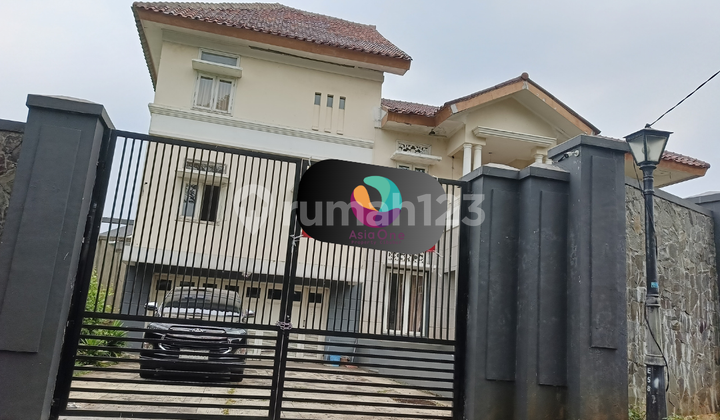 Rumah Megah 2 Lantai SHM di Citra Grand Cibubur, Jakarta Timur 1