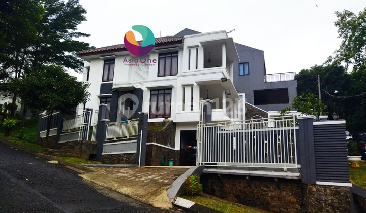 Rumah 3 Lantai Bagus Hook SHM di Bukit Golf Cibubur, Bogor