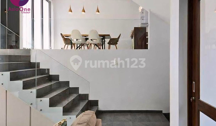 Rumah Mewah Modern SHM Kota Wisata, Jakarta Timur 2