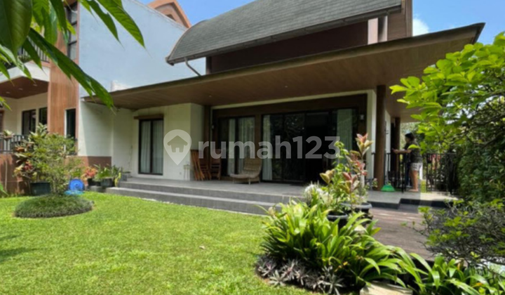 Villa Cantik Modern Bergaya Bali dengan Pemandangan Pegunungan