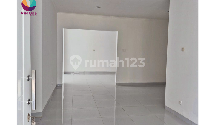 Rumah Cantik Terenovasi SHM Kota Wisata, Bogor 2