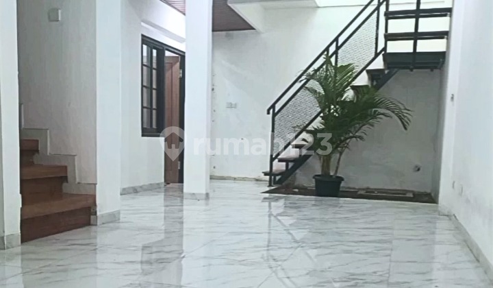 Rumah Rapi Siap Huni Terenovasi SHM Cibubur, Jakarta Timur 2