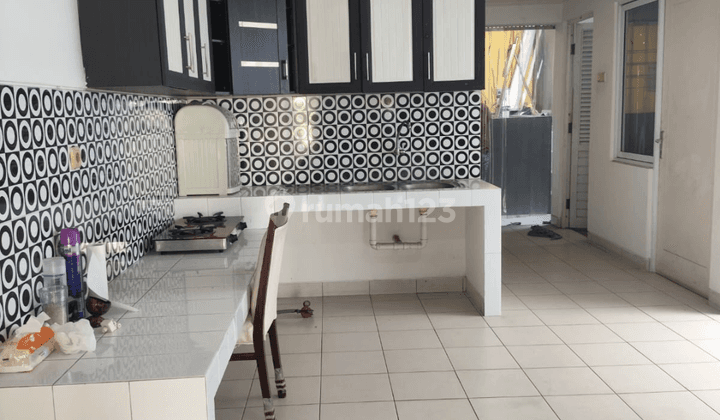 Rumah Megah SHM Kota Wisata, Jakarta Timur 2