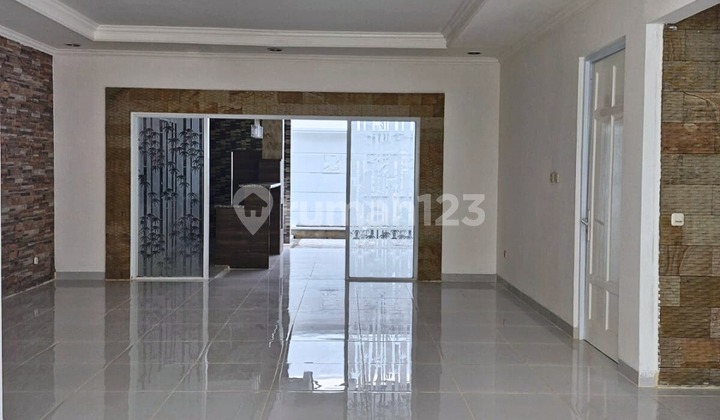 Rumah Mewah Cantik Terenovasi SHM Legenda Wisata, Bogor 2