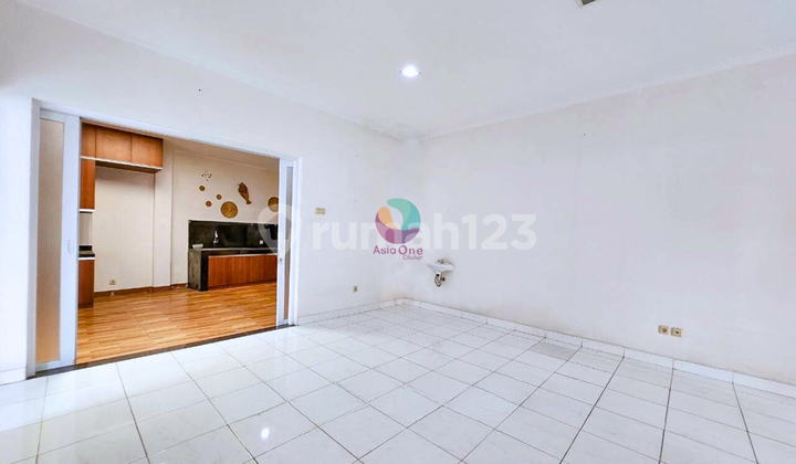 Rumah Rapi Samping Taman di Cluster Favorit Kota Wisata 2