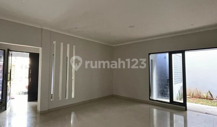 Rumah Megah Elegan Terenovasi SHM Kota Wisata, Bogor 2