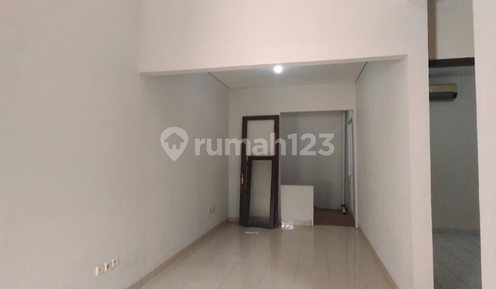 Rumah Rapi Minimalis Legenda Wisata, Jakarta Timur 2