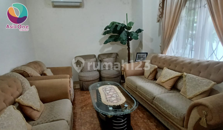 Rumah Mewah Elegan SHM Raffles Hills, Jakarta Timur 2