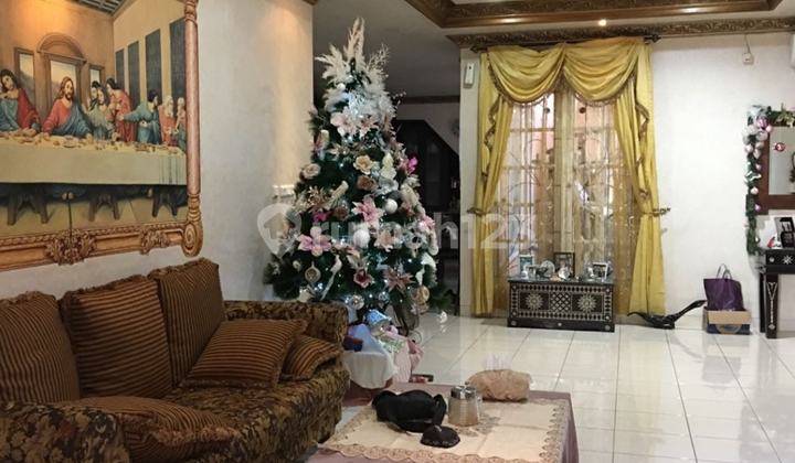 Classic Luxury Furnished House with SHM, Legenda Wisata, East Jakarta 2