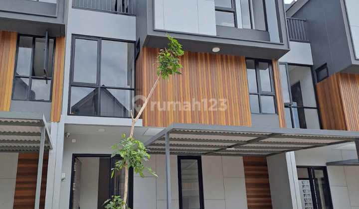 Rumah 3 Lantai Baru SHM di Kota Wisata Cibubur, Jakarta Timur 1