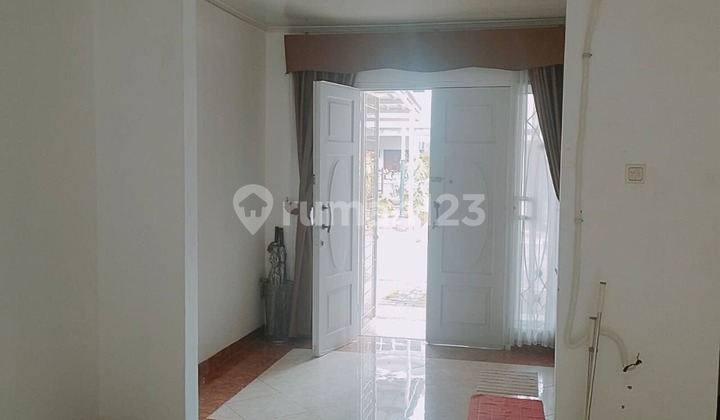 Rumah Cantik Semi Furnished Raffles Hills, Jakarta Timur