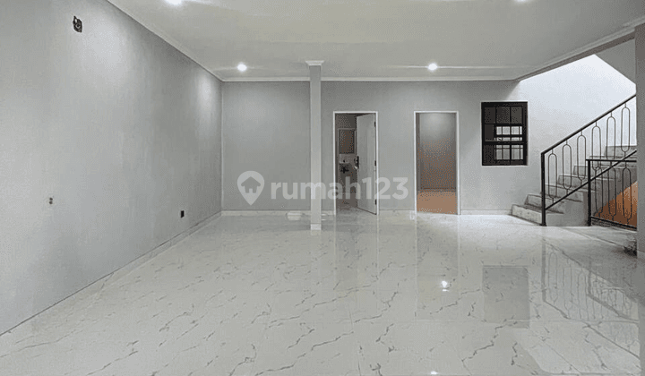 Rumah Cantik Siap Huni Terenovasi SHM Kota Wisata, Jakarta Timur 2