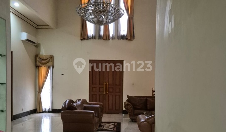 Rumah Mewah Semi Furnished SHM Kemang Pratama, Bekasi 2