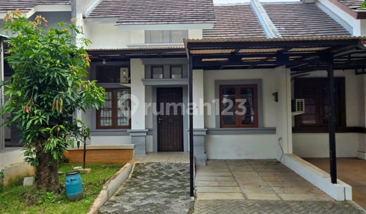Neat and Ready-to-Live House in Kota Wisata, Bogor Neat and Ready-to-Live House in Kota Wisata, Bogor