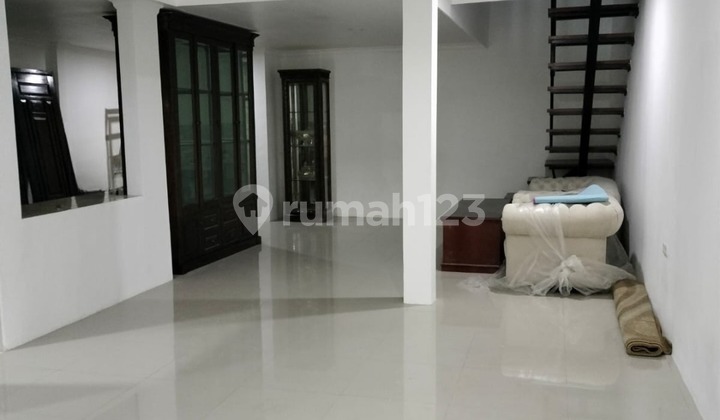 Rumah Rapi dan Cantik SHM Bukit Golf Cibubur, Bogor 2