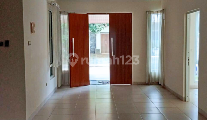 Rumah Modern Terenovasi Kota Wisata, Jakarta Timur 2