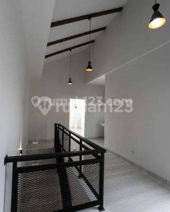 Rumah 2 Lantai Modern Di Joglo Jakarta Barat  1