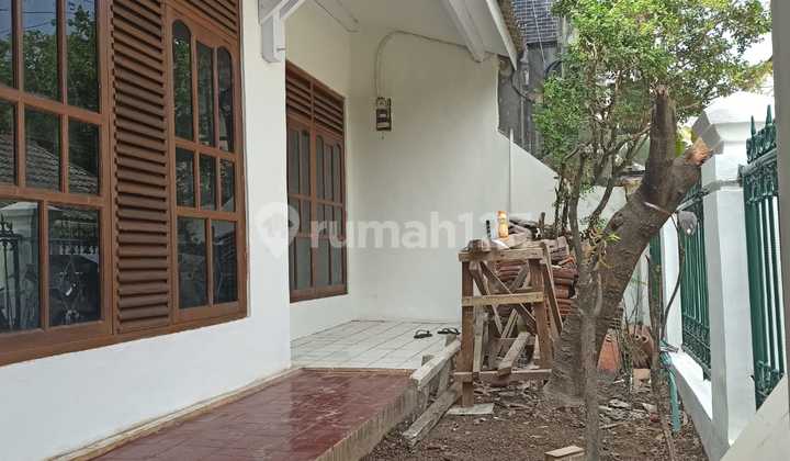 Quick sale of ready-to-occupy house in Griya Cinunuk, Bandung 2