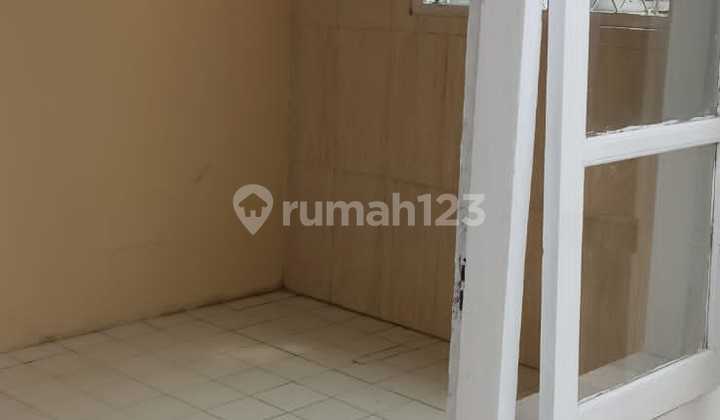 Selling fast, ready-to-occupy house in Griya Cinunuk, Bandung 2