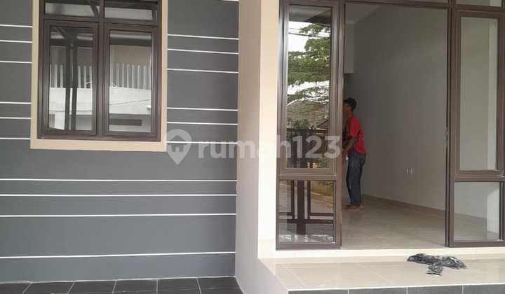 Jual Cepat Rumah baru Siap huni berlokasi di komplek margahayu raya bandung